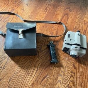 BELL & HOWELL VINTAGE OLD MOVIE CAMERA WITH CARRYING CASE MADE IN JAPAN